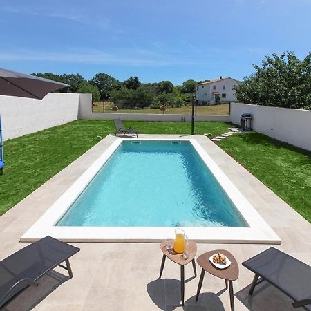 Ferienhaus Mit Privatpool Fuer 4 Personen Ca 60 Qm In Sisan, Istrien Suedkueste Von Istrien Exterior photo